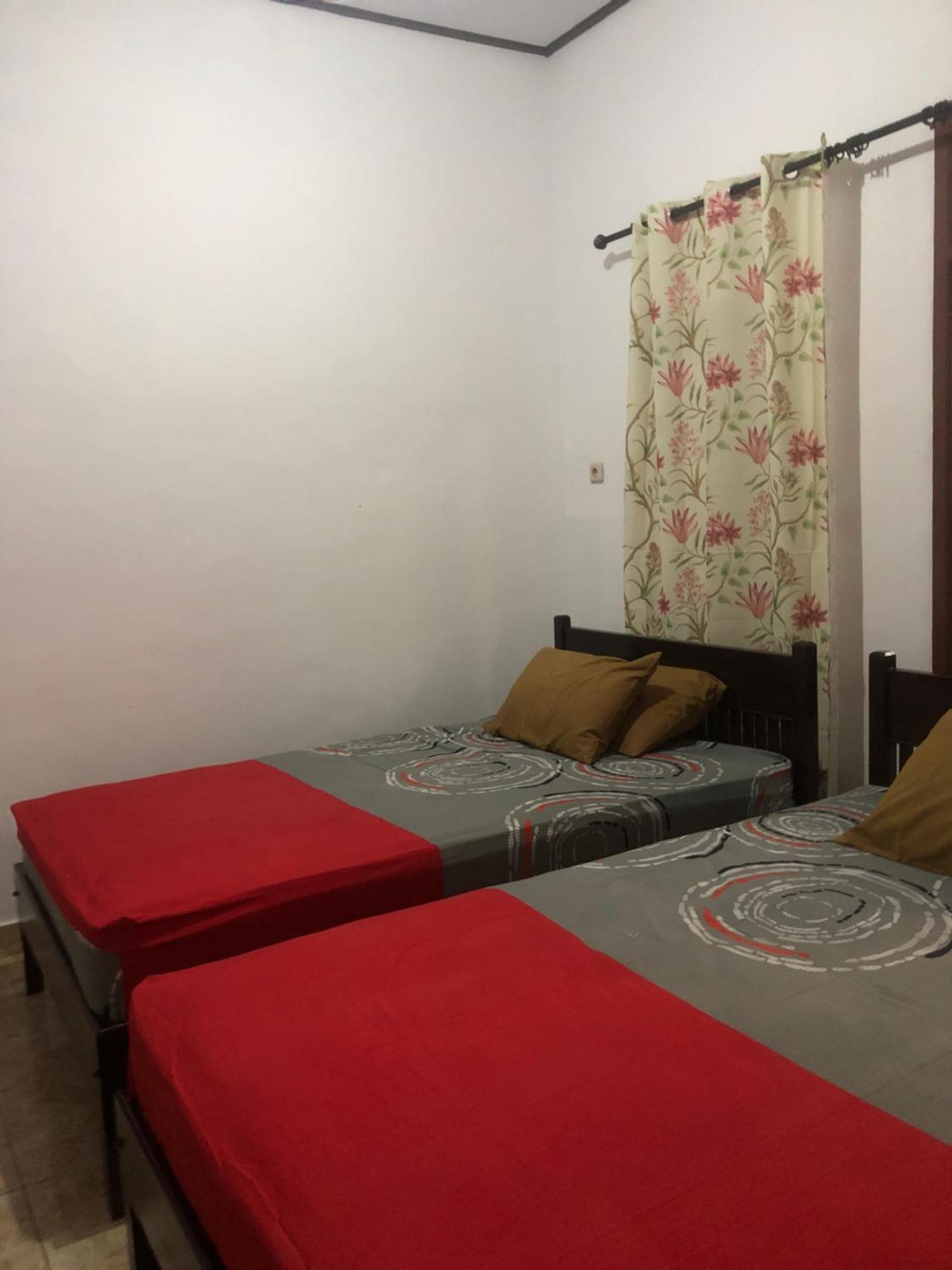 Pili Pili Homestay 6 Legian Esterno foto